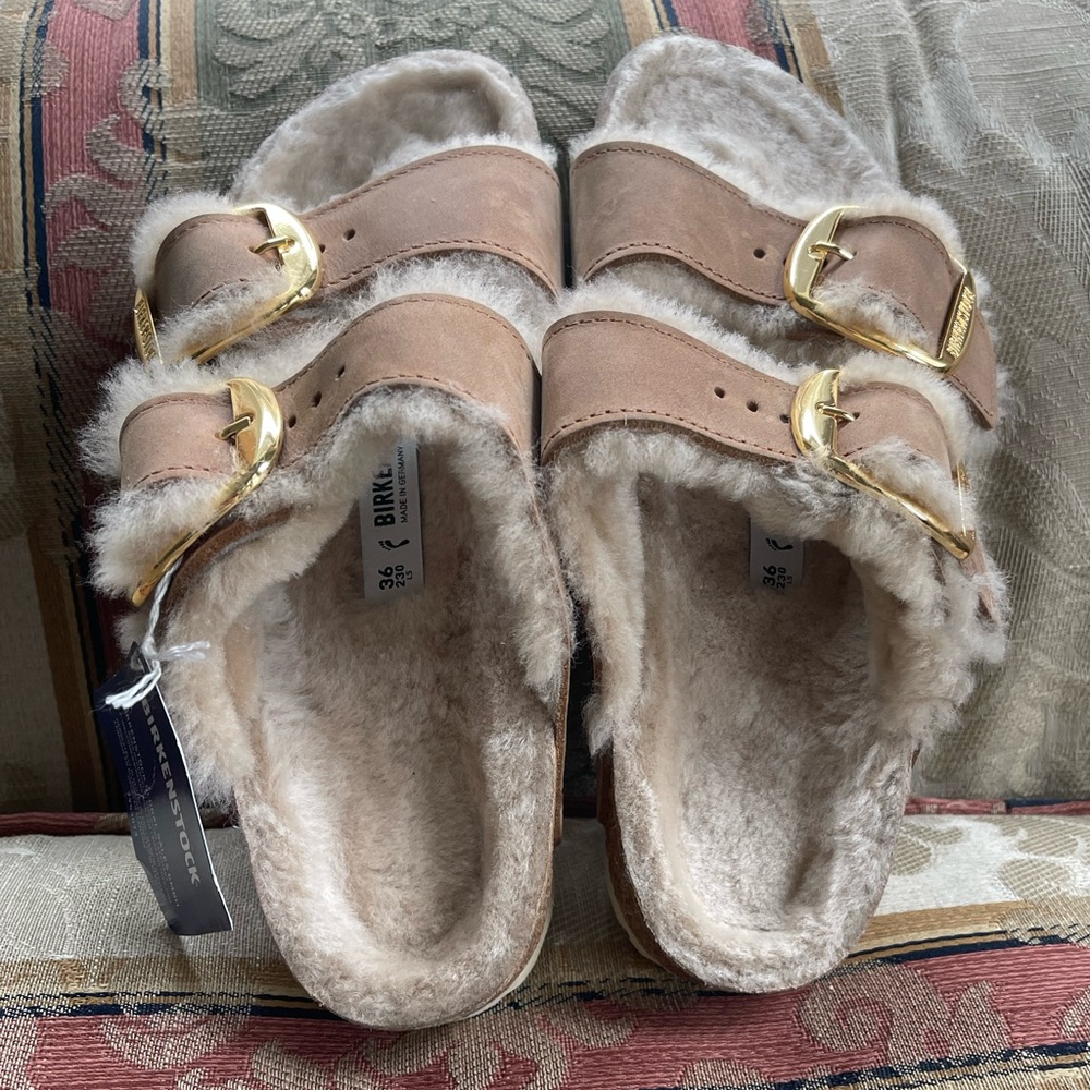 Birkenstock Arizona Big Buckle Shearling. Size 5-5.5 Women